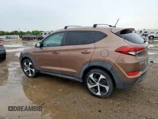 2016 Hyundai Tucson Sport z VIN KM8J33A2XGU253760, wystawiony jako Copart lot #63558695 z przebiegiem 121 792 mil mil oraz Czysty tytuł • Clean title. Historia ofert i sprzedaży dostępna na DreamBid. Obrazek 2.