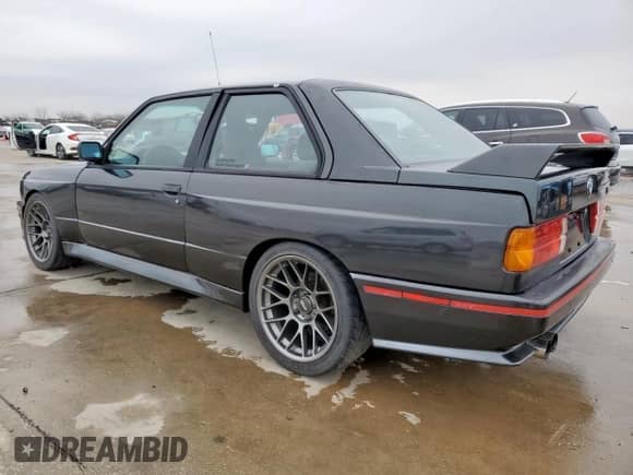 1991 BMW M3 с VIN WBSAK0310MAE34501, выставлен на аукционе Copart как лот 45642275 с пробегом 129 936 миль миль и Чистый • Clean title. История ставок и продаж доступна на DreamBid. Изображение 2.