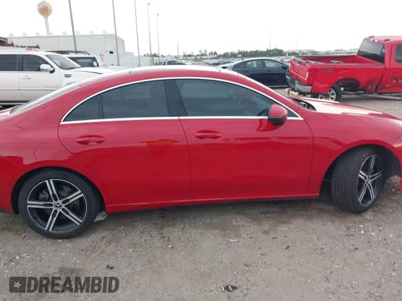 2020 Mercedes-Benz CLA 250 z VIN WDD5J4GB6LN061268, wystawiony jako IAAI lot #43109829 z przebiegiem 134 135 mil mil oraz . Historia ofert i sprzedaży dostępna na DreamBid. Obrazek 13.