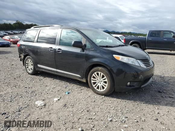 2016 Toyota Sienna XLE z VIN 5TDYK3DC2GS727327, wystawiony jako Copart lot #82152655 z przebiegiem 136 048 mil mil oraz Szkoda całkowita • Salvage title. Historia ofert i sprzedaży dostępna na DreamBid. Obrazek 4.