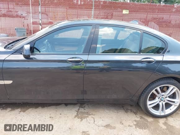 2011 BMW 7 Series 750i с VIN WBAKA8C58BCY37251, выставлен на аукционе IAAI как лот 42987262 с пробегом 56 026 миль миль и . История ставок и продаж доступна на DreamBid. Изображение 13.