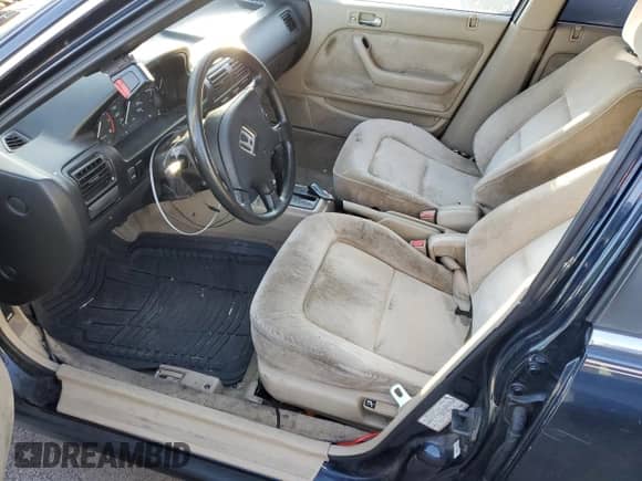 1991 Honda Accord LX z VIN JHMCB7653MC070985, wystawiony jako Copart lot #72045464 z przebiegiem 111 911 mil mil oraz Szkoda całkowita • Salvage title. Historia ofert i sprzedaży dostępna na DreamBid. Obrazek 7.