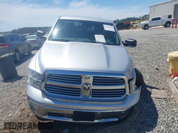 2017 Ram 1500 Big Horn z VIN 1C6RR6LT8HS776308, wystawiony jako IAAI lot #43190922 z przebiegiem 142 737 mil mil oraz . Historia ofert i sprzedaży dostępna na DreamBid. Obrazek 12.