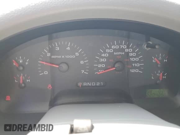 2005 Ford F-150 XLT z VIN 1FTPW12505KD33354, wystawiony jako Copart lot #85120555 z przebiegiem 220 425 mil mil oraz Czysty tytuł • Clean title. Historia ofert i sprzedaży dostępna na DreamBid. Obrazek 9.