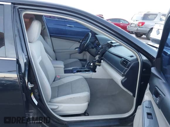 2014 Toyota Camry LE z VIN 4T1BD1FK4EU103560, wystawiony jako IAAI lot #43055786 z przebiegiem 214 577 mil mil oraz . Historia ofert i sprzedaży dostępna na DreamBid. Obrazek 5.