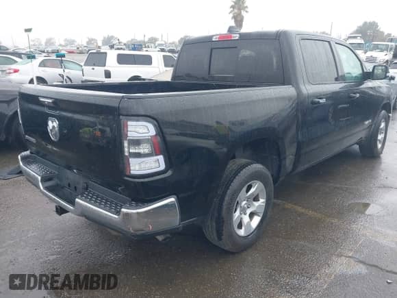 2020 Ram 1500 Big Horn z VIN 1C6RREFG1LN333692, wystawiony jako IAAI lot #41517721 z przebiegiem 67 046 mil mil oraz . Historia ofert i sprzedaży dostępna na DreamBid. Obrazek 4.