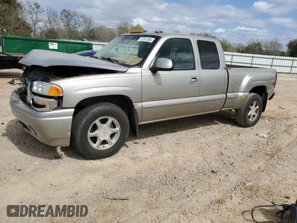 2002 GMC Sierra 1500 Denali z VIN 2GTFK69U921333849, wystawiony jako Copart lot #43101304 z przebiegiem 267 354 mil mil oraz Szkoda całkowita • Salvage title. Historia ofert i sprzedaży dostępna na DreamBid. Obrazek 1.