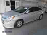 2015 Hyundai Sonata z VIN KMHEC4A43FA135221, wystawiony jako IAAI lot #42962040 z przebiegiem 106 034 mil mil oraz . Historia ofert i sprzedaży dostępna na DreamBid. Obrazek 2.