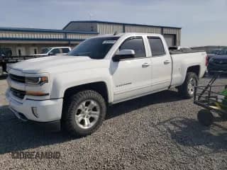 2017 Chevrolet Silverado 1500 LT z VIN 1GCVKRECXHZ305374, wystawiony jako Copart lot #50589285 z przebiegiem 125 586 mil mil oraz Szkoda całkowita • Salvage title. Historia ofert i sprzedaży dostępna na DreamBid. Obrazek 1.