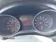 2017 Kia Sedona L z VIN KNDMA5C15H6258913, wystawiony jako IAAI lot #42667080 z przebiegiem 236 537 mil mil oraz . Historia ofert i sprzedaży dostępna na DreamBid. Obrazek 7.