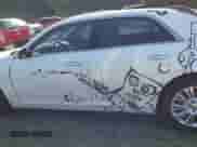 2013 Chrysler 300 C z VIN 2C3CCAKT8DH505338, wystawiony jako IAAI lot #42399191 z przebiegiem 226 118 mil mil oraz . Historia ofert i sprzedaży dostępna na DreamBid. Obrazek 15.