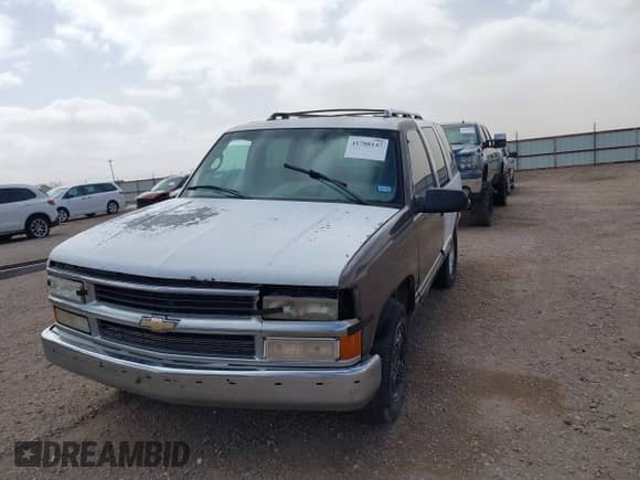 1995 Chevrolet Tahoe z VIN 1GNEK13K8SJ452589, wystawiony jako IAAI lot #41788147 z przebiegiem 291 313 mil mil oraz . Historia ofert i sprzedaży dostępna na DreamBid. Obrazek 6.