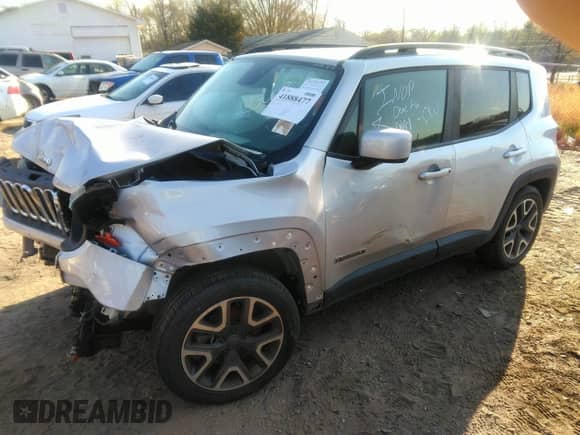 2018 Jeep Renegade Latitude with VIN ZACCJABB7JPH92304, listed as a IAAI auction lot 41890310 with 138,419 mi miles and . Bid and sale history available at DreamBid. Image 2.