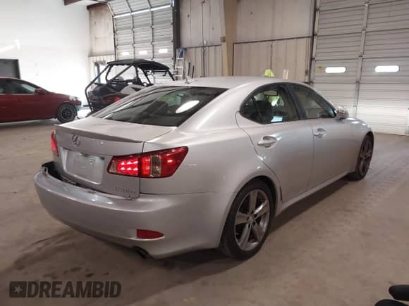 2012 Lexus IS 350 z VIN JTHBE5C23C5028675, wystawiony jako IAAI lot #41504992 z przebiegiem 152 577 mil mil oraz . Historia ofert i sprzedaży dostępna na DreamBid. Obrazek 4.