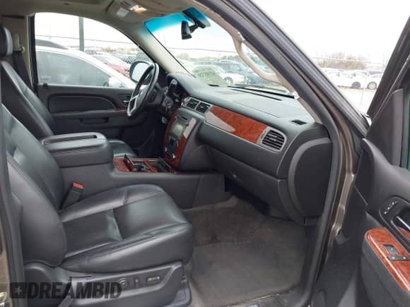 2014 Chevrolet Suburban LTZ with VIN 1GNSKKE77ER152503, listed as a IAAI auction lot 42105720 with 152,767 mi miles and . Bid and sale history available at DreamBid. Image 5.