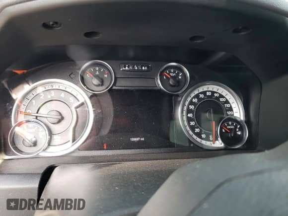 2016 Ram 1500 Lone Star z VIN 1C6RR6LM1GS355697, wystawiony jako Copart lot #71757504 z przebiegiem 128 697 mil mil oraz Czysty tytuł • Clean title. Historia ofert i sprzedaży dostępna na DreamBid. Obrazek 9.