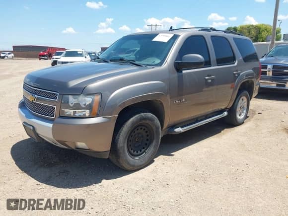 2013 Chevrolet Tahoe LT с VIN 1GNSKBE00DR332407, выставлен на аукционе IAAI как лот 42793892 с пробегом 197 363 миль миль и . История ставок и продаж доступна на DreamBid. Изображение 2.