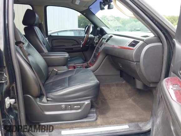 2008 Cadillac Escalade ESV с VIN 1GYFK668X8R111533, выставлен на аукционе IAAI как лот 42998299 с пробегом 178 675 миль миль и . История ставок и продаж доступна на DreamBid. Изображение 5.