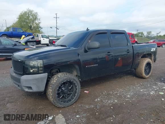 2013 Chevrolet Silverado 1500 LT with VIN 3GCPKSE70DG306742, listed as a IAAI auction lot 43292607 with 196,596 mi miles and . Bid and sale history available at DreamBid. Image 17.