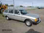 1985 Mercedes-Benz 300 с VIN WDBAB93C5FF030673, выставлен на аукционе Copart как лот 52360325 с пробегом 171 214 миль миль и Чистый • Clean title. История ставок и продаж доступна на DreamBid. Изображение 4.