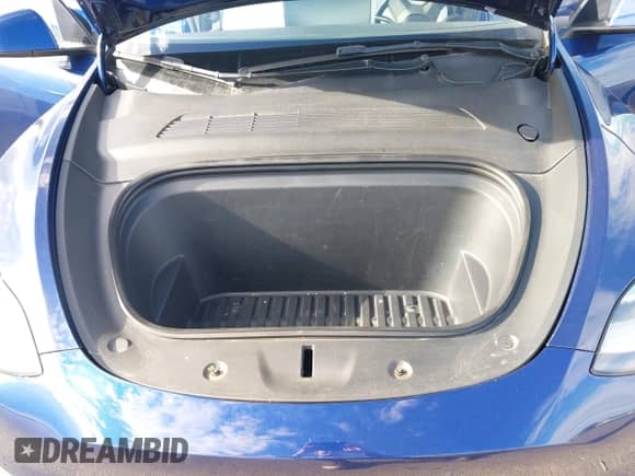 2021 Tesla Model Y Long Range with VIN 5YJYGDEE8MF187196, listed as a IAAI auction lot 42615790 with 89,810 mi miles and . Bid and sale history available at DreamBid. Image 10.