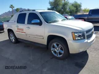 2013 Chevrolet Avalanche LTZ with VIN 3GNTKGE75DG300079, listed as a IAAI auction lot 42278137 with 120,941 mi miles and . Bid and sale history available at DreamBid. Image 1.
