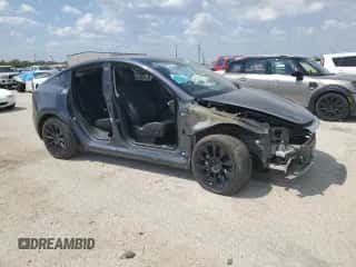 2021 Tesla Model Y Long Range with VIN 5YJYGDEE2MF184973, listed as a Copart auction lot 70837404 with Not provided miles and Salvage title. Bid and sale history available at DreamBid. Image 4.