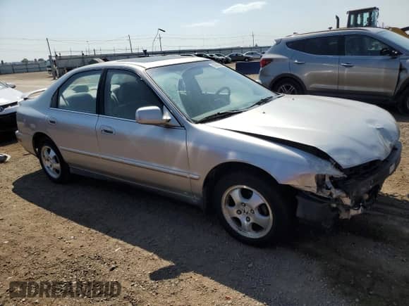 1997 Honda Accord Special Edition with VIN 1HGCD5602VA129625, listed as a Copart auction lot 70896245 with 211,318 mi miles and Salvage title. Bid and sale history available at DreamBid. Image 4.