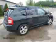 2008 Jeep Compass Sport с VIN 1J8FT470X8D573998, выставлен на аукционе Copart как лот 57999315 с пробегом Не указан миль и На запчасти • Non repairable. История ставок и продаж доступна на DreamBid. Изображение 3.