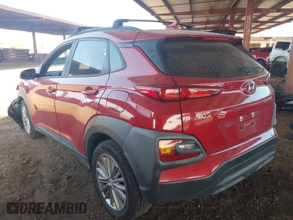 2020 Hyundai Kona SEL Plus z VIN KM8K62AA0LU538989, wystawiony jako IAAI lot #42968321 z przebiegiem 34 149 mil mil oraz . Historia ofert i sprzedaży dostępna na DreamBid. Obrazek 3.
