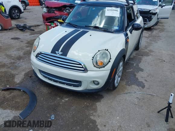 2011 MINI Hardtop with VIN WMWSU3C56BT093448, listed as a IAAI auction lot 42355986 with 175,231 mi miles and . Bid and sale history available at DreamBid. Image 2.