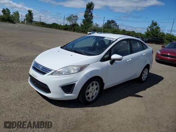 2011 Ford Fiesta SE z VIN 3FADP4BJ2BM239601, wystawiony jako Copart lot #70484235 z przebiegiem 145 671 mil mil oraz Szkoda całkowita • Salvage title. Historia ofert i sprzedaży dostępna na DreamBid. Obrazek 1.