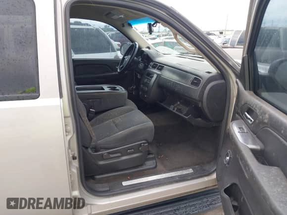 2007 Chevrolet Tahoe LT с VIN 1GNFC13017J400809, выставлен на аукционе IAAI как лот 42689204 с пробегом 237 400 миль миль и . История ставок и продаж доступна на DreamBid. Изображение 5.