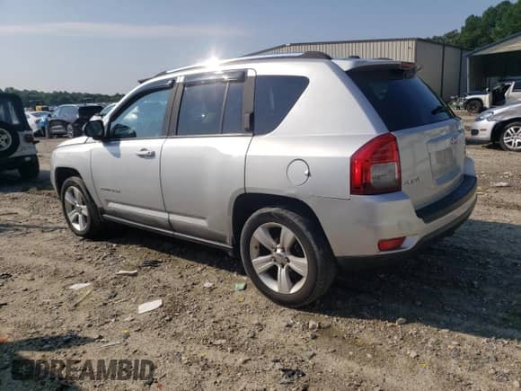 2011 Jeep Compass Latitude с VIN 1J4NF1FB2BD135425, выставлен на аукционе Copart как лот 63449735 с пробегом 85 497 миль миль и На запчасти • Non repairable. История ставок и продаж доступна на DreamBid. Изображение 2.