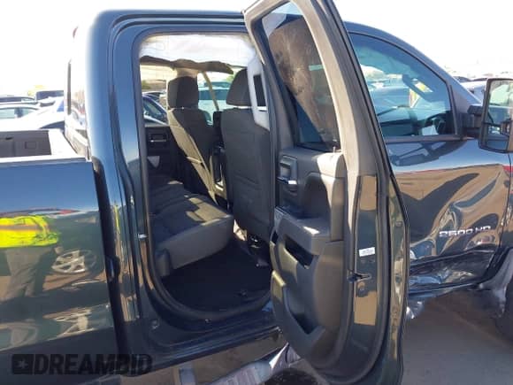 2017 Chevrolet Silverado 2500HD LT z VIN 1GC2KVEG5HZ180122, wystawiony jako IAAI lot #43302524 z przebiegiem 113 073 mil mil oraz . Historia ofert i sprzedaży dostępna na DreamBid. Obrazek 8.