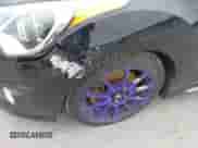 2013 Hyundai Veloster Turbo z VIN KMHTC6AE9DU097968, wystawiony jako IAAI lot #42307943 z przebiegiem 141 216 mil mil oraz . Historia ofert i sprzedaży dostępna na DreamBid. Obrazek 6.