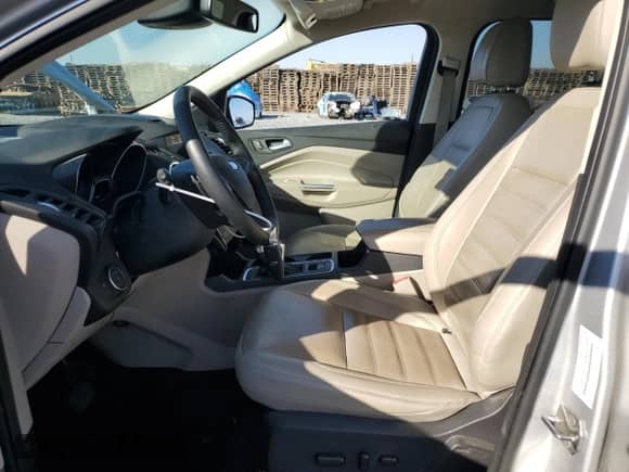2017 Ford Escape Titanium z VIN 1FMCU0JD2HUE74535, wystawiony jako Copart lot #89677855 z przebiegiem 160 102 mil mil oraz Czysty tytuł • Clean title. Historia ofert i sprzedaży dostępna na DreamBid. Obrazek 7.