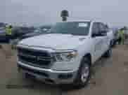 2020 Ram 1500 Big Horn z VIN 1C6RREFG3LN129718, wystawiony jako IAAI lot #42269424 z przebiegiem 97 387 mil mil oraz . Historia ofert i sprzedaży dostępna na DreamBid. Obrazek 2.