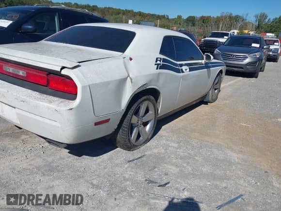 2009 Dodge Challenger R/T z VIN 2B3LJ54T59H509765, wystawiony jako IAAI lot #43444271 z przebiegiem 157 706 mil mil oraz . Historia ofert i sprzedaży dostępna na DreamBid. Obrazek 4.