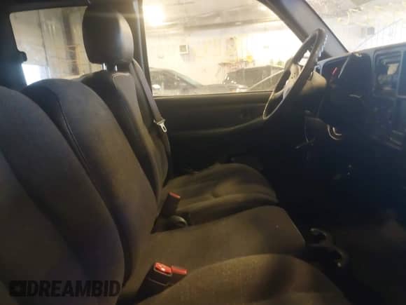 2003 Chevrolet Silverado 1500 Work Truck with VIN 2GCEC19XX31401941, listed as a IAAI auction lot 43282826 with Not provided miles and . Bid and sale history available at DreamBid. Image 5.