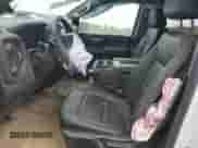 2024 Chevrolet Silverado 2500HD Work Truck z VIN 2GC4YLE76R1240298, wystawiony jako Copart lot #58204195 z przebiegiem 23 460 mil mil oraz Szkoda całkowita • Salvage title. Historia ofert i sprzedaży dostępna na DreamBid. Obrazek 7.