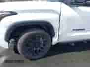 2024 Toyota Tundra Limited z VIN 5TFWA5DB9RX217552, wystawiony jako IAAI lot #41588555 z przebiegiem 3 216 mil mil oraz . Historia ofert i sprzedaży dostępna na DreamBid. Obrazek 6.