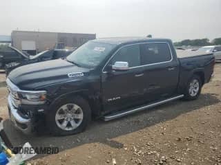2021 Ram 1500 Laramie z VIN 1C6SRFJT6MN682974, wystawiony jako Copart lot #67428645 z przebiegiem 76 480 mil mil oraz Szkoda całkowita • Salvage title. Historia ofert i sprzedaży dostępna na DreamBid. Obrazek 1.