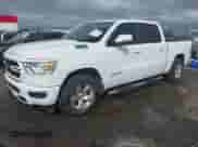 2019 Ram 1500 Big Horn z VIN 1C6RREFT4KN819859, wystawiony jako IAAI lot #43292595 z przebiegiem 88 477 mil mil oraz . Historia ofert i sprzedaży dostępna na DreamBid. Obrazek 19.