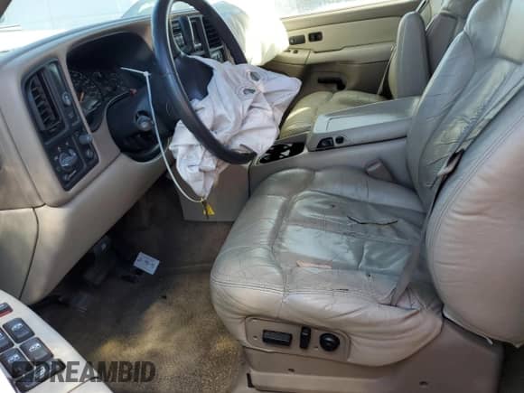 2001 Chevrolet Tahoe LS с VIN 1GNEC13T71R203996, выставлен на аукционе Copart как лот 69393515 с пробегом Не указан миль и На запчасти • Non repairable. История ставок и продаж доступна на DreamBid. Изображение 7.
