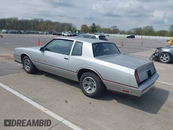 1986 Chevrolet Monte Carlo Sport с VIN 1G1GZ37G2GR208467, выставлен на аукционе IAAI как лот 42120656 с пробегом Не указан миль и . История ставок и продаж доступна на DreamBid. Изображение 3.