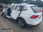 2021 Volkswagen Tiguan SE с VIN 3VV2B7AXXMM021417, выставлен на аукционе IAAI как лот 42869197 с пробегом 83 000 миль миль и . История ставок и продаж доступна на DreamBid. Изображение 3.