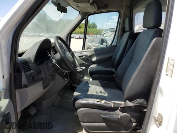 2008 Dodge Sprinter with VIN WD0PF045985274774, listed as a Copart auction lot 60526725 with 152,206 mi miles and Salvage title. Bid and sale history available at DreamBid. Image 7.