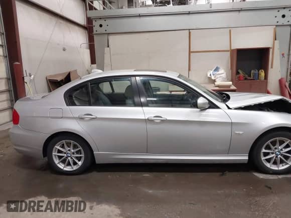 2010 BMW 3 Series 328i с VIN WBAPH5C53AA440475, выставлен на аукционе IAAI как лот 41888294 с пробегом 117 002 миль миль и . История ставок и продаж доступна на DreamBid. Изображение 13.