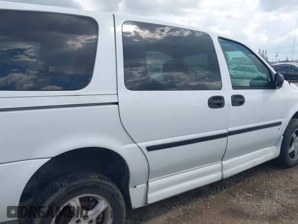 2006 Chevrolet Uplander LS Fleet z VIN 1GBDV13L26D136716, wystawiony jako IAAI lot #42631588 z przebiegiem 313 515 mil mil oraz . Historia ofert i sprzedaży dostępna na DreamBid. Obrazek 6.